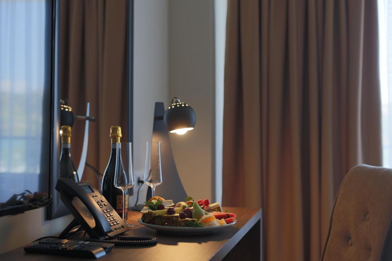 Glorius Hotel ヴェレス エクステリア 写真